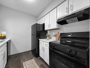 Westwood Apartments in West Des Moines, IA - Foto de edificio - Building Photo