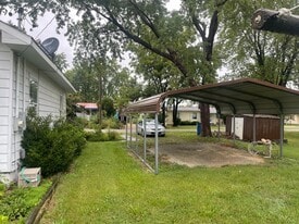 1110 E Ruth St in Benton, IL - Building Photo