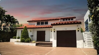 7536 W Treasure Dr in North Bay Village, FL - Foto de edificio - Building Photo