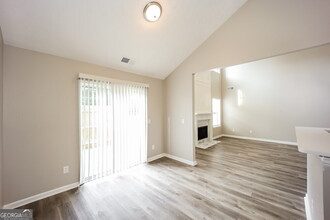 8132 Valley Ridge Dr in Union City, GA - Building Photo - Building Photo