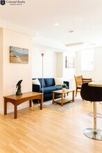 10 Strathmore Rd in Brookline, MA - Foto de edificio - Building Photo