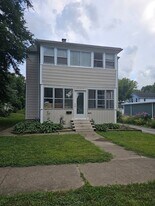 211 Edwards Ave, Unit 2 in West Dundee, IL - Building Photo