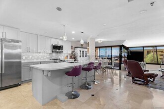 230 W Laurel St in San Diego, CA - Building Photo - Building Photo