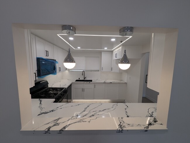 2905 Montrose Ave, Unit 410 in Glendale, CA - Foto de edificio - Building Photo