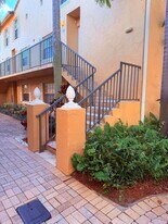 1040 Lake Shore Dr in Lake Park, FL - Building Photo