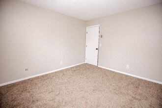 6730 Hill Ave in Toledo, OH - Building Photo - Building Photo