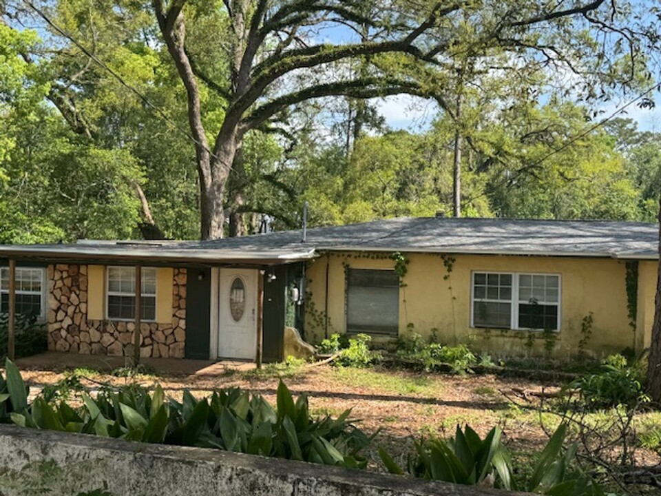 325 Mayo St in Tallahassee, FL - Foto de edificio