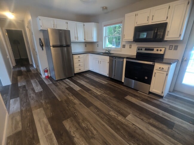 124 Albe Dr in Bennington, VT - Building Photo - Building Photo