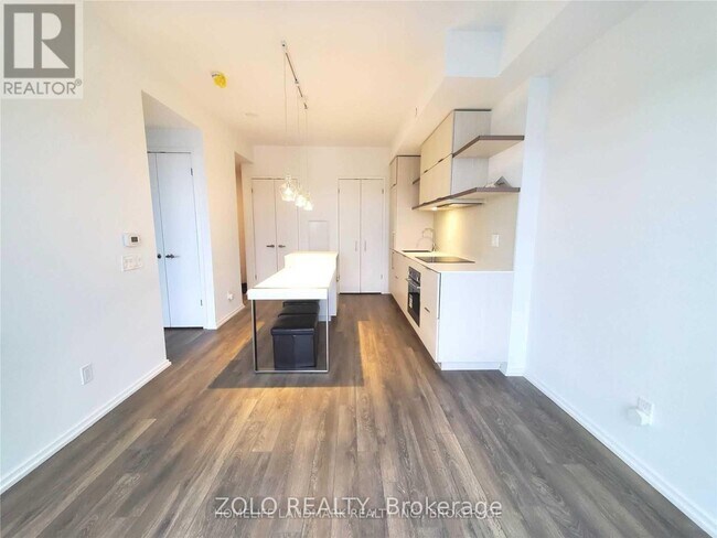 property at 197-5197 Yonge St