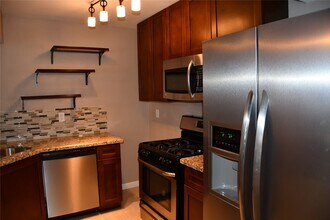 2316 Shadowdale Dr in Houston, TX - Building Photo - Building Photo