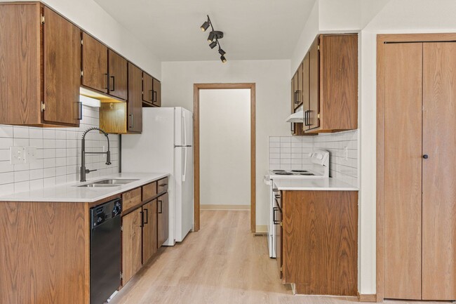 property at 610 N Coraline St
