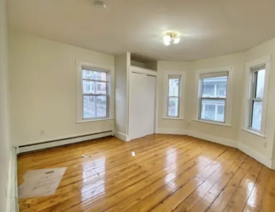 24 Everett St, Unit 3 in Boston, MA - Building Photo