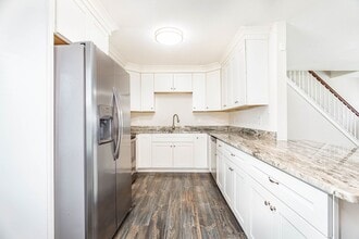 1812 Meadow Lake Dr in Norfolk, VA - Building Photo - Building Photo