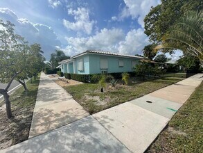 5213 Spruce Ave in West Palm Beach, FL - Building Photo - Building Photo