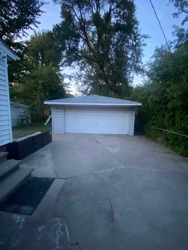 724 W 11 Mile Rd in Berkley, MI - Building Photo - Building Photo