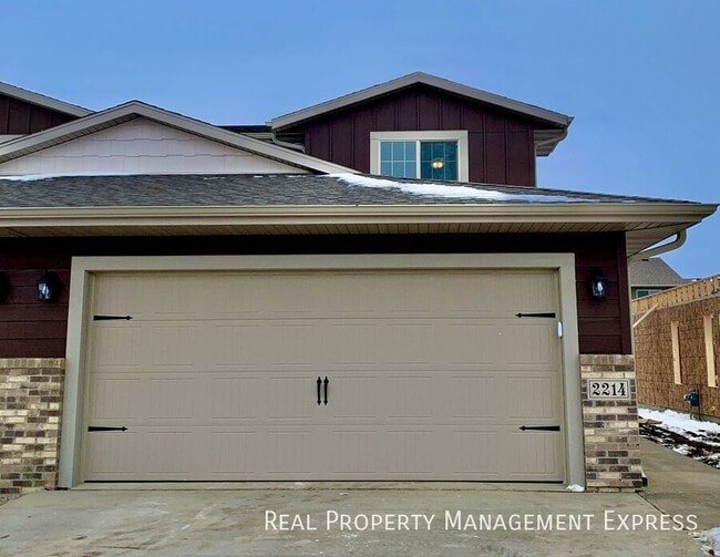 property at 2220 S Ronsiek Ave