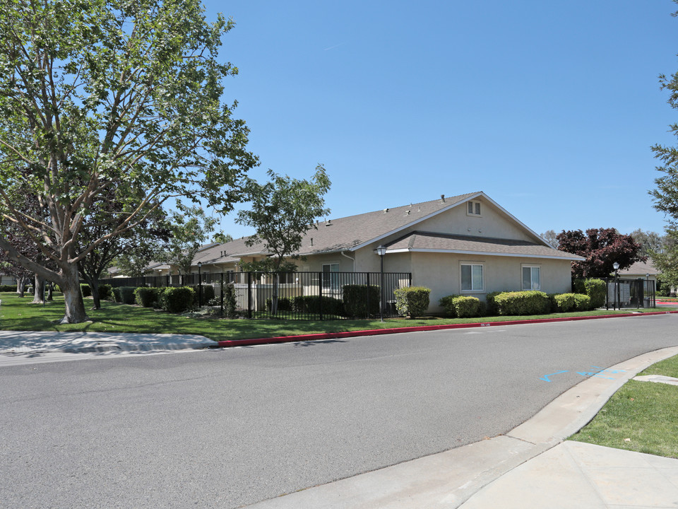 Sierra Heartland Apartments in Clovis, CA - Building Photo