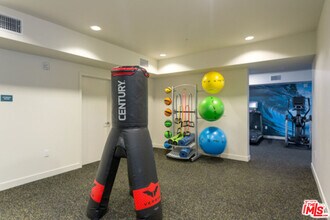 436 S Virgil Ave in Los Angeles, CA - Building Photo - Building Photo