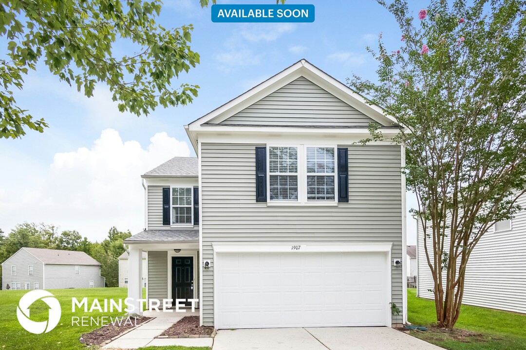 1907 Almond Hills Dr in Charlotte, NC - Building Photo