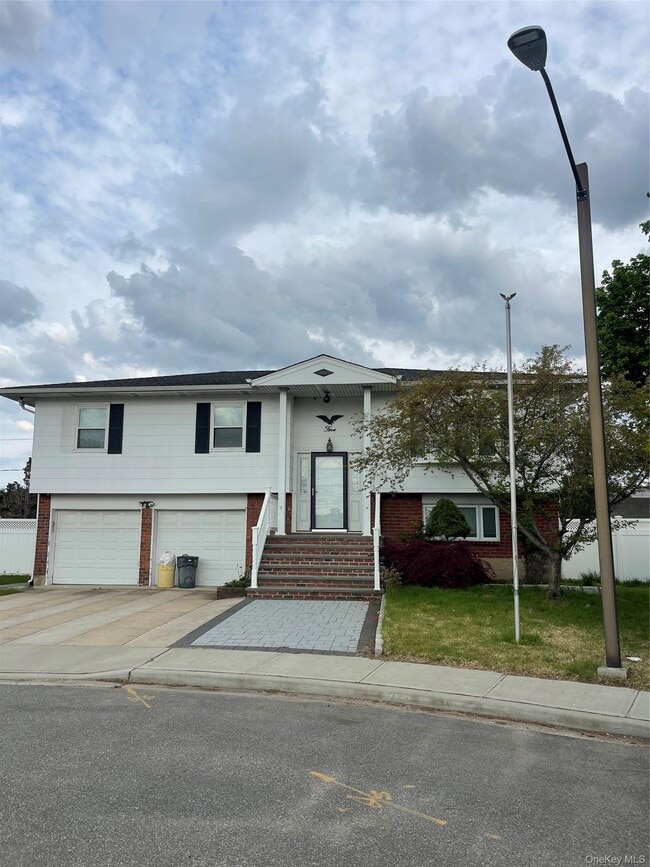 property at 5 Jeffrey Ct