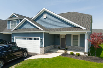 Villas of Essex Woods in Amherst, NY - Building Photo - Building Photo