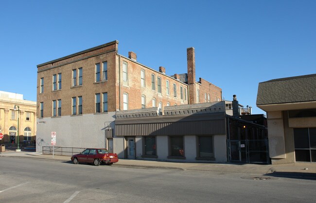 4725 S 24th St in Omaha, NE - Foto de edificio - Building Photo