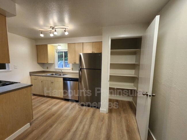 45 NE Torval Canyon Rd