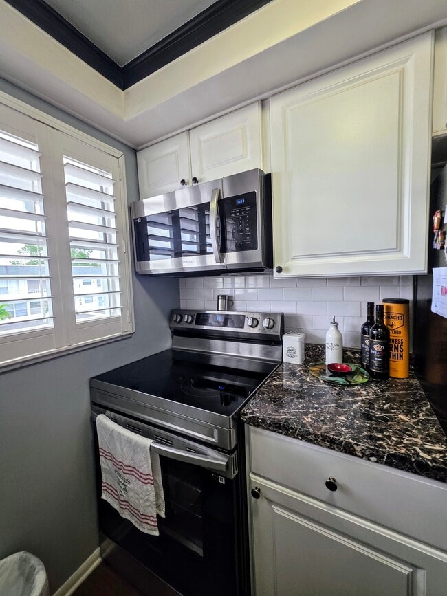 property at 1221 Drew St