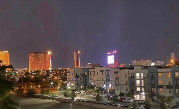 3930 University Center Dr, Unit 60 in Las Vegas, NV - Building Photo - Building Photo