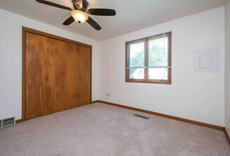 1235 Dolen Pl in Iowa City, IA - Building Photo - Building Photo