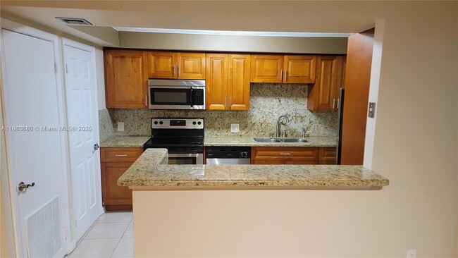 8401 SW 107th Ave, Unit 234E in Miami, FL - Building Photo - Building Photo