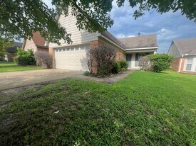 5513 Bradley Dr in Southaven, MS - Building Photo