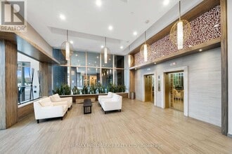 8763 Bayview Ave in Richmond Hill, ON - Building Photo - Building Photo