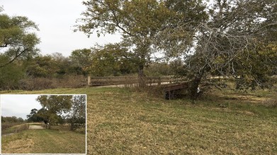 Man Camp in Floresville, TX - Foto de edificio - Building Photo