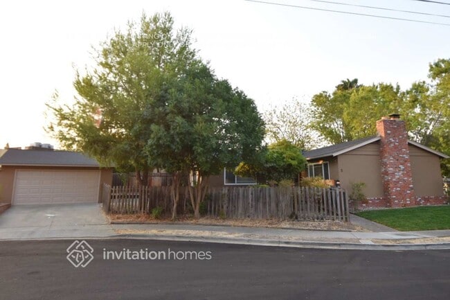 property at 5 Echo Cir