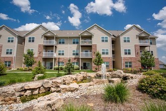 Villas At Crystal Lake in Swansea, IL - Foto de edificio - Building Photo