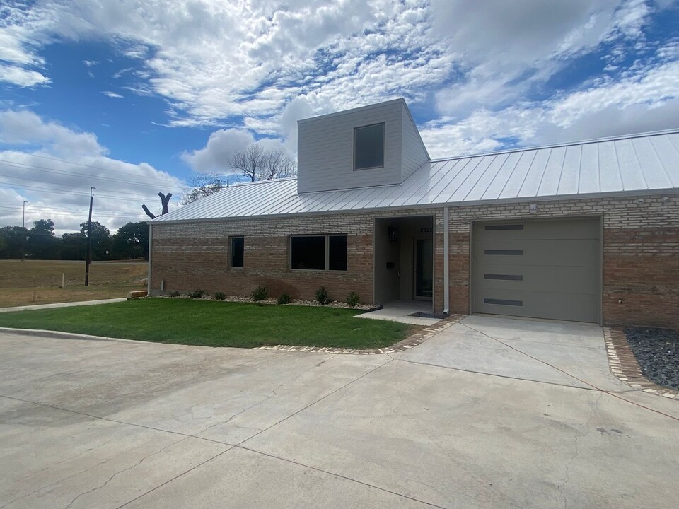 2827 Lone Oak Dr in Belton, TX - Building Photo