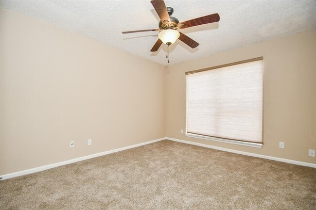 2832 S Bartell Dr in Houston, TX - Building Photo - Building Photo