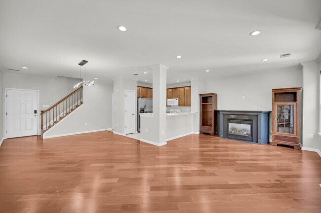 104 Pebble Brook Dr in Clifton, NJ - Building Photo - Building Photo