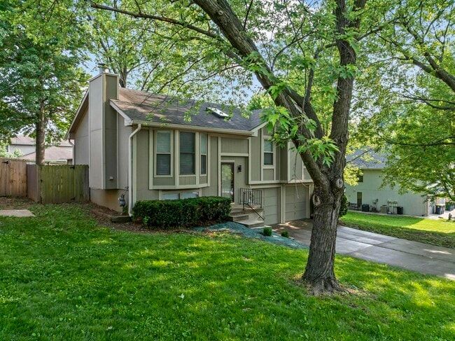 8715 NW 83rd Street in Kansas City, MO - Foto de edificio - Building Photo