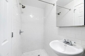 316 W 14th St in New York, NY - Building Photo - Building Photo