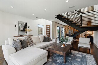 2004 N Prairie Ave in Dallas, TX - Building Photo - Building Photo