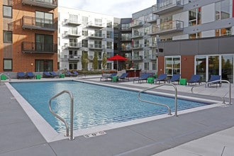 The Moline Apartments in Hopkins, MN - Foto de edificio - Building Photo