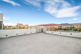 42 Promenade Isle Ln in Henderson, NV - Building Photo - Building Photo