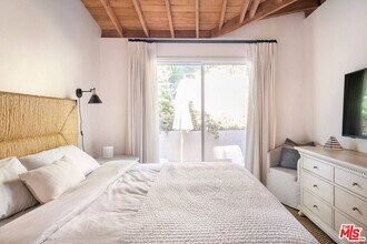 21555 Pacific Coast Hwy in Malibu, CA - Building Photo - Building Photo
