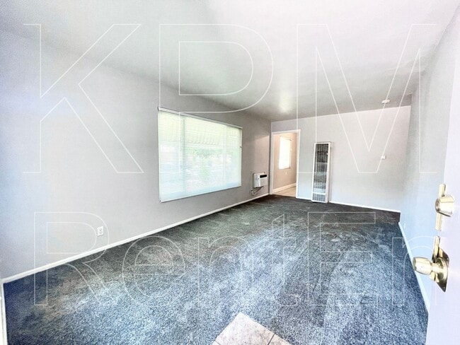2104 N Sutter St in Stockton, CA - Building Photo - Building Photo