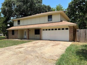 113 June Ct in Richwood, TX - Building Photo - Building Photo