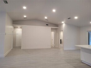 9973 SW 27th Terrace in Miami, FL - Building Photo - Building Photo