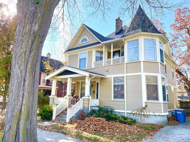 411 Paris Ave SE in Grand Rapids, MI - Building Photo - Building Photo