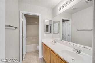 6435 N Sean Creek St in Las Vegas, NV - Building Photo - Building Photo
